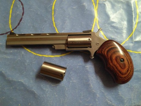 Vendo mini revolver North American Arms del 22lr, actualmente guiada en F (da las medidas), posiblemente 02