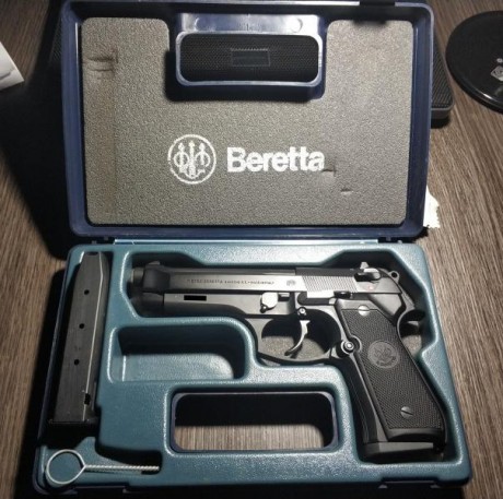 Hola, vendo Beretta 92FS nueva, solo habrá tirado 300 cartuchos. Por supuesto en su funda y útil de limpieza 01
