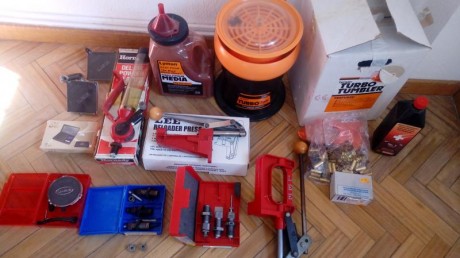 Incluida bolsa de transporte, bascula, dosificador, dos prensas, puntas, vainas, dies de 357 y 45 lc, 01