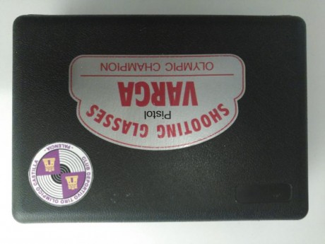 Vendo mis gafas Varga en perfecto estado. La entrego con diopter, tapaojos y estuche originales. Con 70€ 02