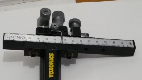Hola  . Vendo visor toxonic 1500 , (  va sin los tornillos que lo sujetan al arco ) , ... ! " .  00