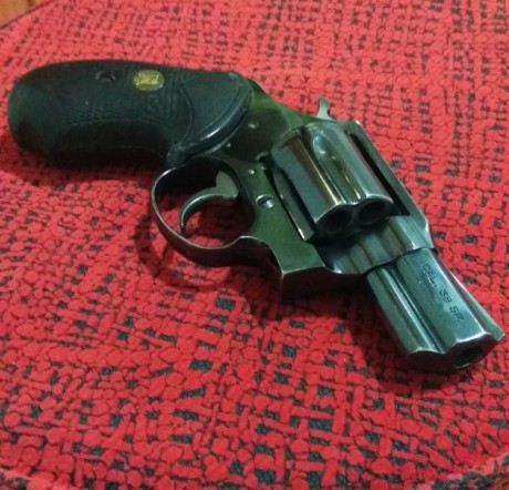 Vendo revólver Mauser 38 Special, cañón de 2 pulgadas. 
Adjunto cachas de goma en el precio.
El arma se 81