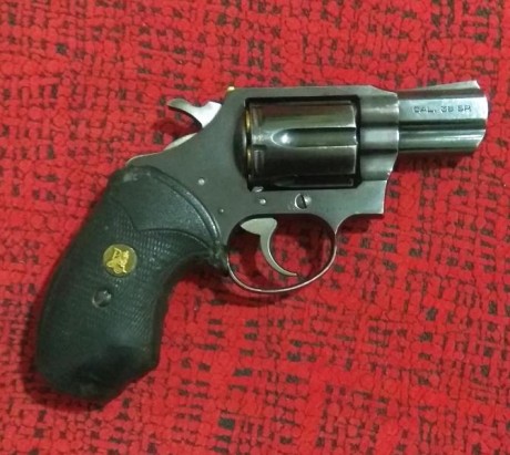 Vendo revólver Mauser 38 Special, cañón de 2 pulgadas. 
Adjunto cachas de goma en el precio.
El arma se 80