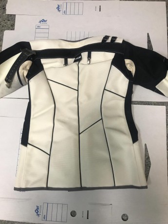 Buenos dias:

Vendo chaqueta de tiro de alta gama Holme Finale Matrix II valorada en + de 450 euros, yo 00