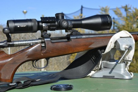 Se vende visor Vortex en perfecto estado con su caja original y parasol, tiene muy poco uso, se ha montado 01