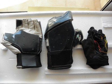 En venta 2 guantes mano izquierda, marca Monard , y 1 mano derecha Sauer.  Tallas Monard L y Sauer XL
 00