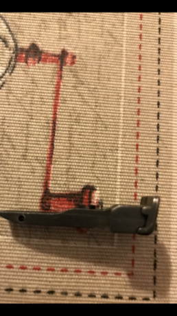 Saludos buena gente del foro, busco alza o tornillo central de la misma, para pistola Colt Gold Cup, o 01