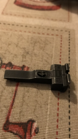 Saludos buena gente del foro, busco alza o tornillo central de la misma, para pistola Colt Gold Cup, o 00