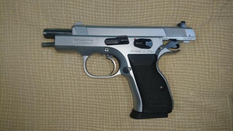 Vendo pistola tanfoglio compact 9mm en muy buen estado,la verdad esta muy cuidada,la compre de segundamano,es 02