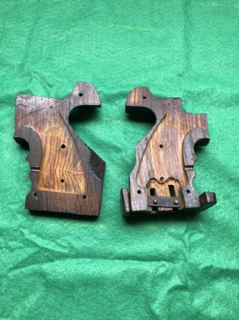 Hola compañeros
Vendo cachas de cocobolo, en perfecto estado. No han sido retocadas. Son cachas como se 01