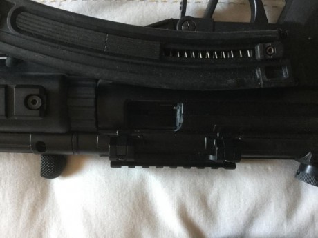 Hola, en venta esta carabina MP5 cal. 22, de la marca GSG, ademas cuatro cargadores, tres de 20 cartuchos 01