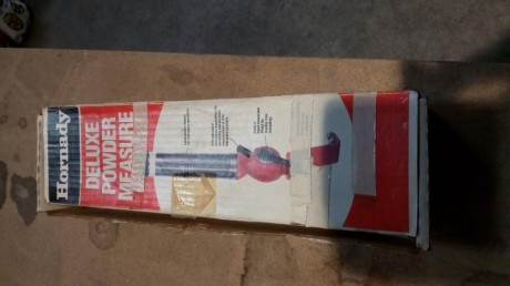 Vendo dosificador Hornady en buen estado, con soporte para mesa,
con su caja original, mejor ver las fotos, 02