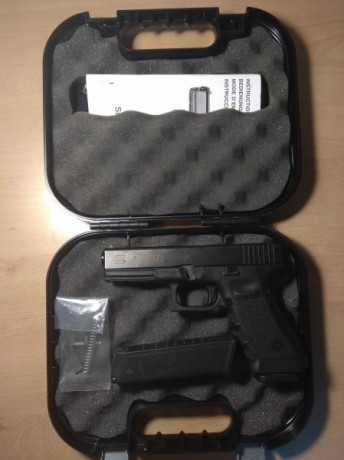 Hola, vendo Glock 17 Gen 3. No llega 600 disparos. Incluye el maletín, los dos cargadores de serie, funda 02
