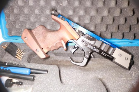 Vendo pistola Match Guns MG4, calibre 32 para competir a 25 m, en perfecto estado de conservación como 01