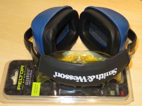 Oferta. Cascos de protección auditiva Smith & Wesson. Calidad y confort.
Se incluyen tapones auditivos 01