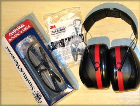 VENDIDO Cascos de protección auditiva Peltor con logo Heckler & Koch. Calidad y confort.
Se incluyen 00