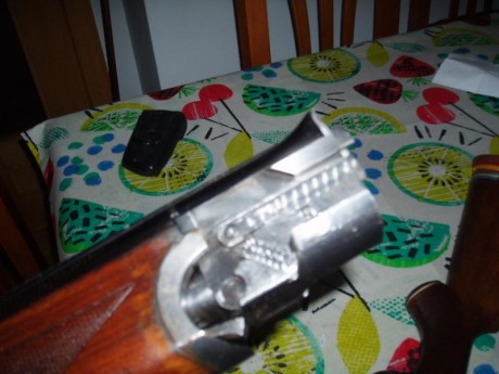 Se vende escopeta superpuesta de caza Victor Sarrasqueta Payoner de 70cm de cañon muy buenas condiciones 02