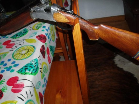 Se vende escopeta superpuesta de caza Victor Sarrasqueta Payoner de 70cm de cañon muy buenas condiciones 01