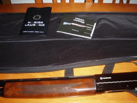 Se vende escopeta semiautomatica Gardone , solo mtiro 100 tiros tiene 5 polichoques, funda,libro y manual, 01