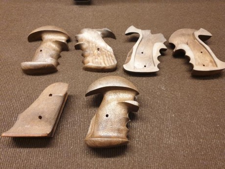 Vendo lote de cachas de pistola, desconozco modelo y origen, soy bastante ajustables a la mano, son 3 01