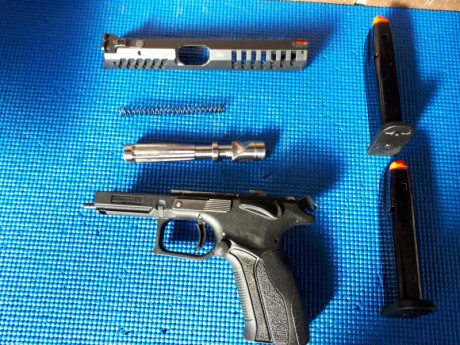 Se vende pistola de 9mm Grand Power X-Calibur MK12 poco usada.
Con maletín original, tres cargadores.
Ideal 01