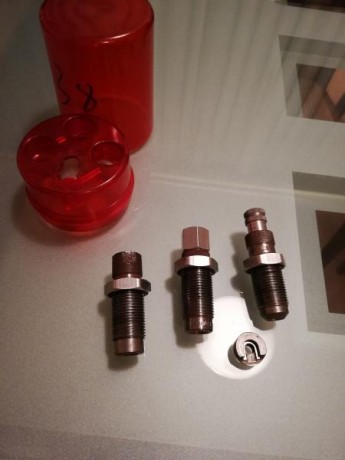 Dies 38 AUTO Lee, compré una prensa y me venían incluidos. Necesito recargar 38 spl y mientras nadie me 20