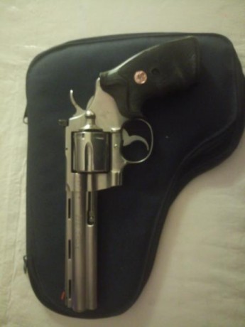 Vendo mi Colt Python cal.357 de 6".
Guiado en "F".
Cachas de goma originales de la marca.
Soy 01