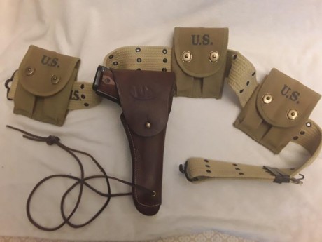   Se vende Cinturon II G.M. U.S. con funda U.S. 1911 y tres portagargadores dobles del 45 (Todo es Replica)
Por 00