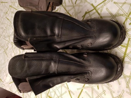 Vendo botas kamet talla 44, estado sin uso, tal cual se ve en las fotos 75e con envío incluido 01