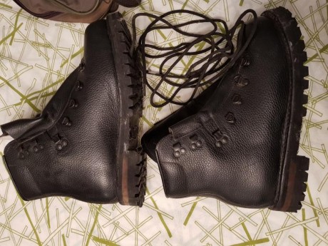 Vendo botas kamet talla 44, estado sin uso, tal cual se ve en las fotos 75e con envío incluido 00