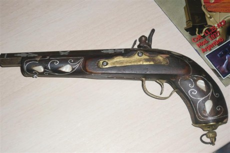 buenas,tengo esta pistola quisiera saber si me podriais dar algun detalle de ella no tiene numeraciones 01
