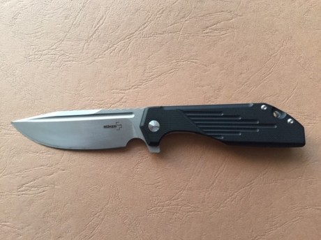 De mi colección vendo navaja Boker Lateralus.

Acero D2, cachas G10/acero inoxidable, seguro frame lock, 00