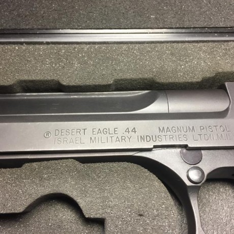 VENDO MI DESERT EAGLE  MAGNUN  CAL 44.
PAVON NEGRO EN BUEN ESTADO, MALETIN Y UTENSILIOS ORIGINALES.
MAS 02