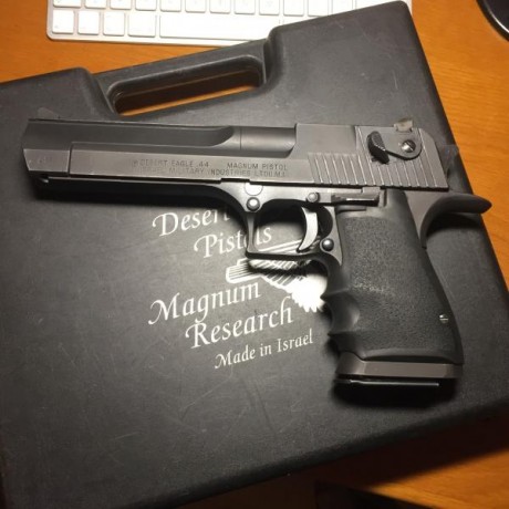 VENDO MI DESERT EAGLE  MAGNUN  CAL 44.
PAVON NEGRO EN BUEN ESTADO, MALETIN Y UTENSILIOS ORIGINALES.
MAS 00