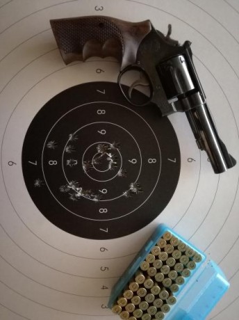 Buenas a todos, 
Pongo a la venta este revólver marca Smith &Wesson modelo 15, calibre 38 spl. Esta 01