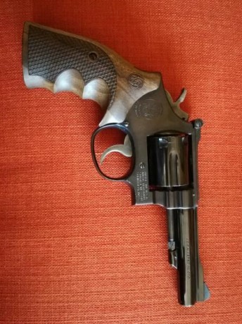 Buenas a todos, 
Pongo a la venta este revólver marca Smith &Wesson modelo 15, calibre 38 spl. Esta 00