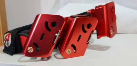 Vendo cinturón talla 38,para los que utilicen talla 40/42/44 de pantalon,con 3 portacargadores de aluminio 00