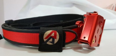 Vendo cinturón talla 38,para los que utilicen talla 40/42/44 de pantalon,con 3 portacargadores de aluminio 10