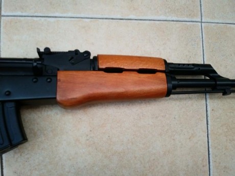 Hola, vendo un fusil AKM de la marca F.E.G en calibre 7,62x39mm. con la culata plegable, modificado a 41