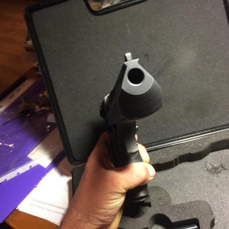 VENDO MI DESERT EAGLE  MAGNUN  CAL 44.
PAVON NEGRO EN BUEN ESTADO, MALETIN Y UTENSILIOS ORIGINALES.
MAS 20