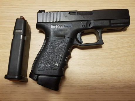 GLOCK 19, SE VENDE CON 2 CARGADORES, UNO AMPLIADO, LLEVA VARIOS EXTRAS. 350€.

VENDIDA 01