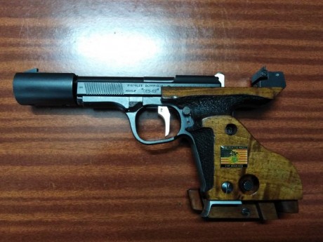 Vendo Pistola Unique DES69 cal. 22. En perfecto estado con caja original. Muy precisa. Ideal para competicion. 02