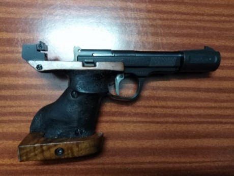 Vendo Pistola Unique DES69 cal. 22. En perfecto estado con caja original. Muy precisa. Ideal para competicion. 01