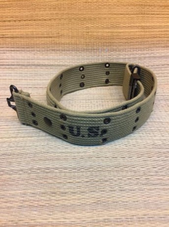 Buenas noches.

Soy coleccionista de objetos militares US de la segunda guerra mundial.
Estoy haciendo 12