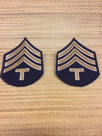 Buenas noches.

Soy coleccionista de objetos militares US de la segunda guerra mundial.
Estoy haciendo 82
