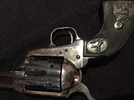 Vendo colt, en perfect estado , original , como nuevo 
Es de los 70 , fecha grabada en el arma , una joya 00