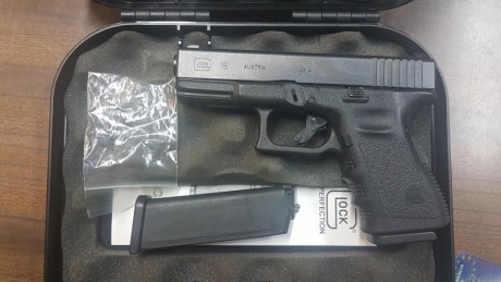 Muy buenas. Se vende glock 19 con caja, dos cargadores, y  mirilla extra. 350 euros. Saludos 02