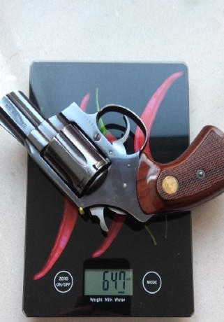Vendo revólver Mauser 38 Special, cañón de 2 pulgadas. 
Adjunto cachas de goma en el precio.
El arma se 150