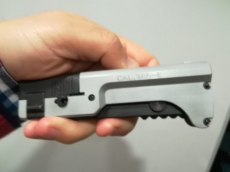 Buenas a todos 
Un compañero me pide que le ponga a la venta esta peculiar pistola. 
Se trata de una llama 02
