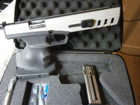 Walther SP 22 de competicion 6" (15 cm) de cañón en estado absolutamente impecable. Comprada en Abril 02